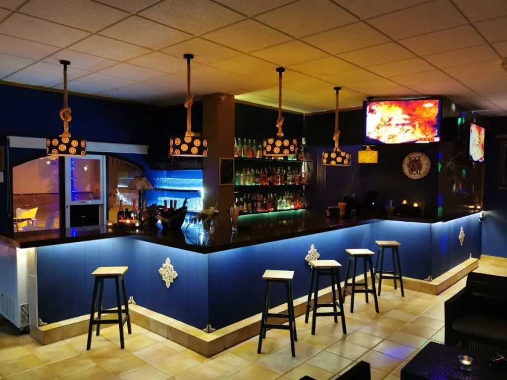 Fachada de Pub restaurante EMPORIO, Plaza Calnegre, La Manga