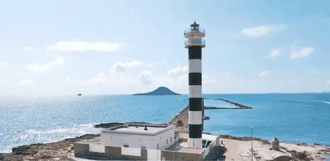 Faro del Estacio con franjas blancas y negras, La Manga del Mar Menor