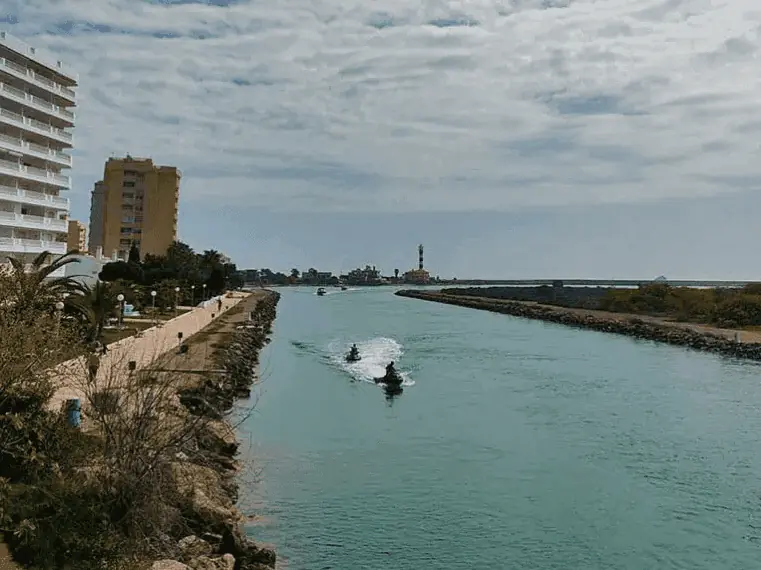 Puente levadizo del Estacio junto al faro, La Manga