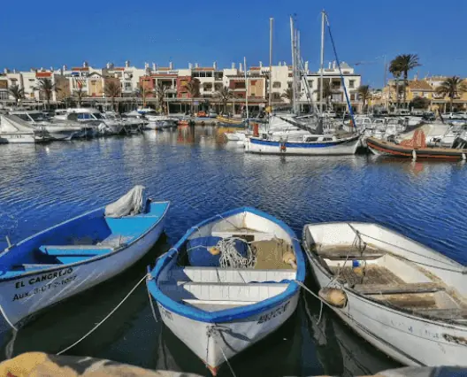Dársena del Puerto de Cabo de Palos con embarcaciones deportivas