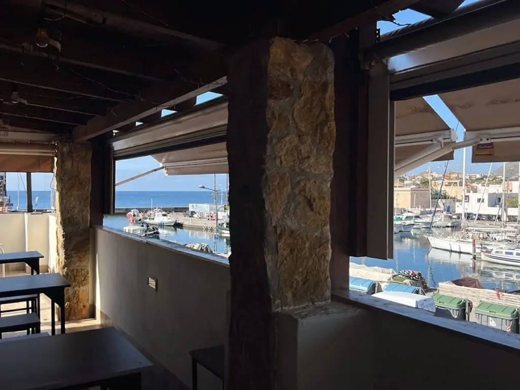 Vistas al Puerto Deportivo de Cabo de Palos desde la terraza de Punto de Amarre