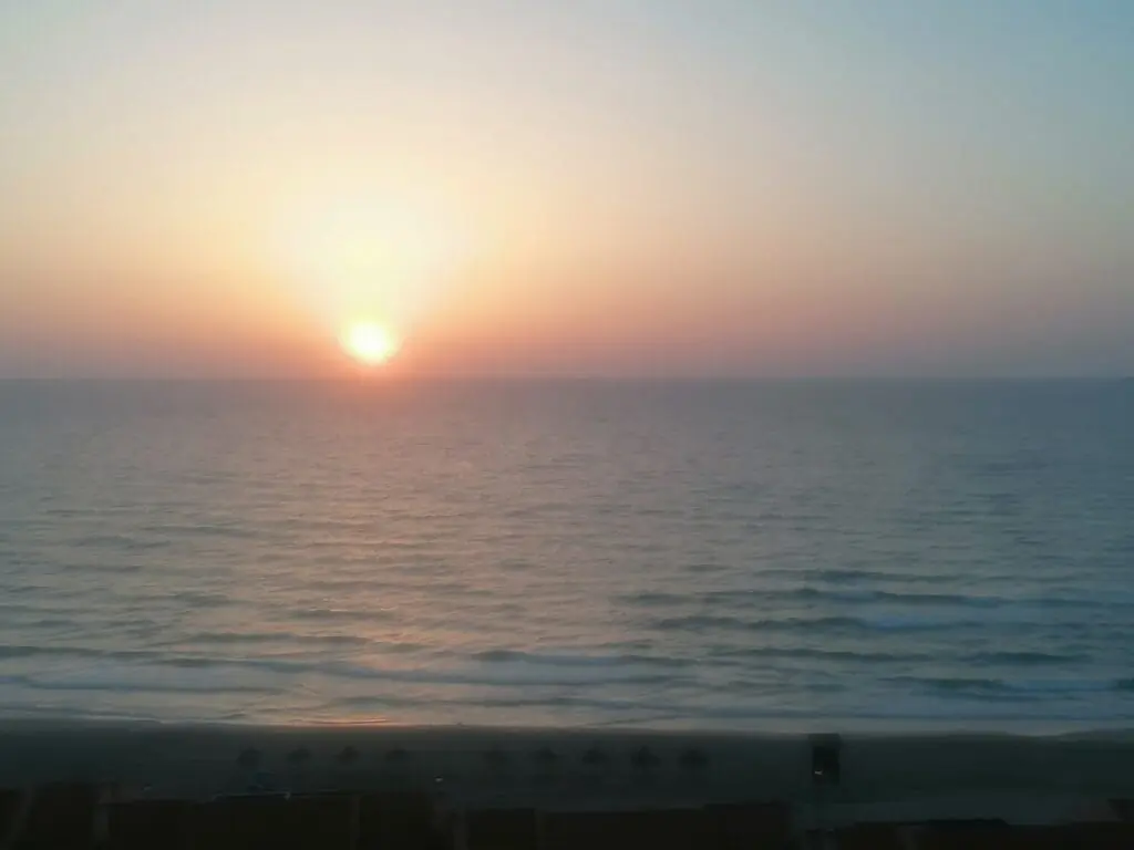 Vista del atardecer desde la terraza de Residencial Segura y Copacabana