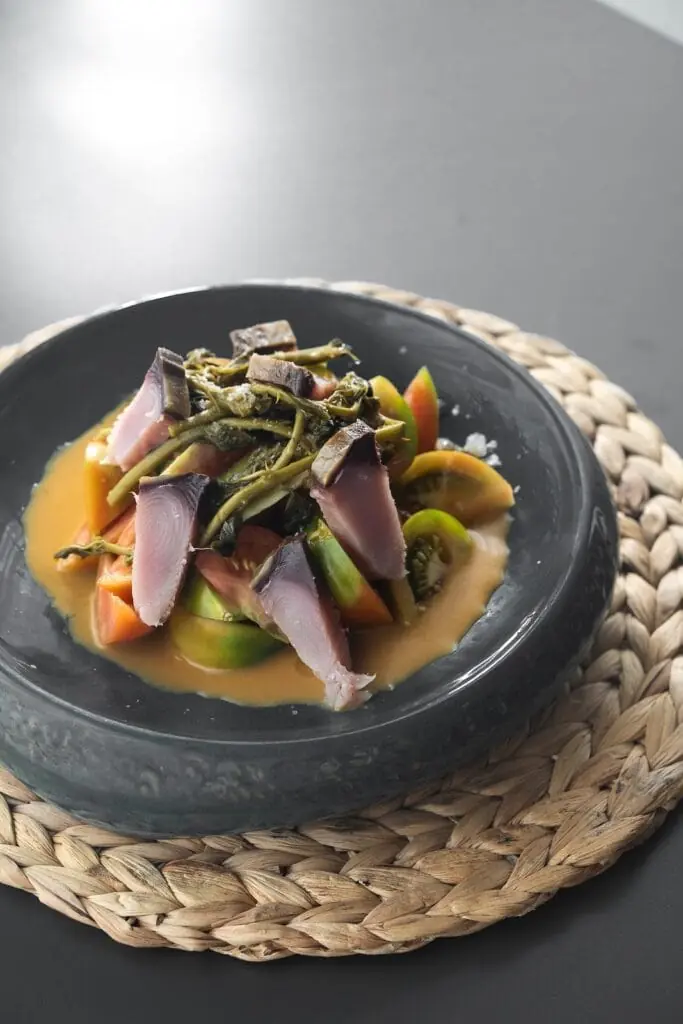 Plato de cocina tradicional en Restaurante Amura