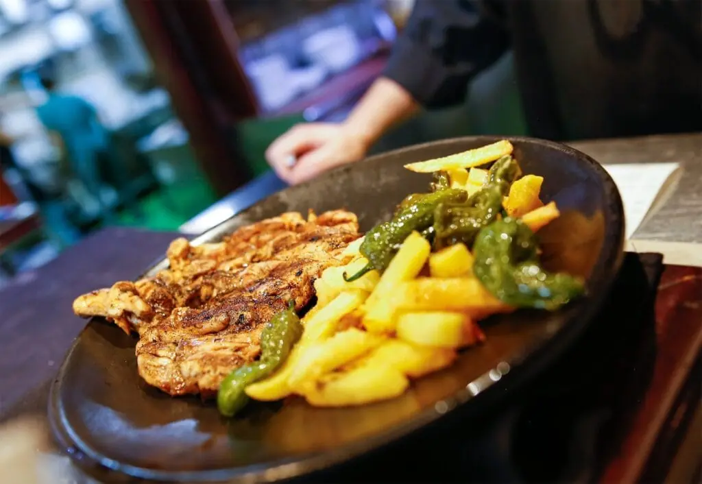 Fachada de Restaurante Los Caballos en Plaza Cavanna