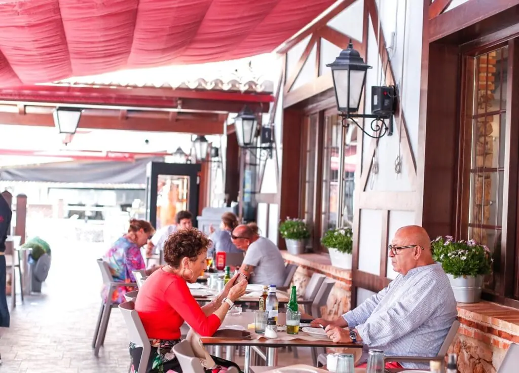 Terraza de Restaurante Los Caballos