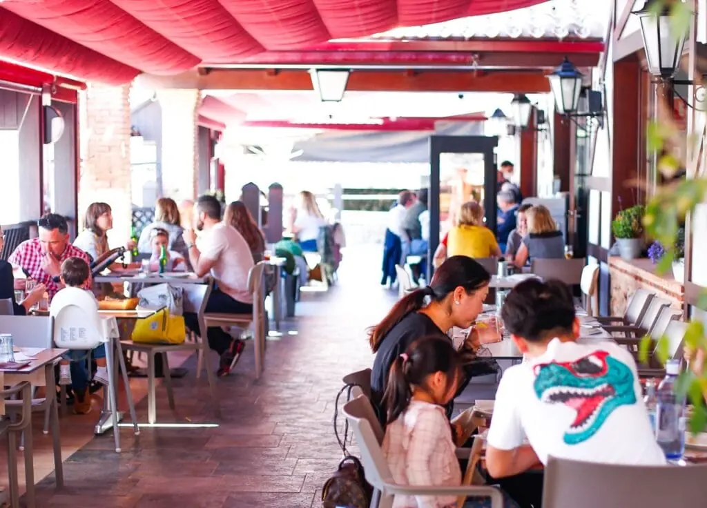 Ambiente de Restaurante Los Caballos, Edificio El Faro