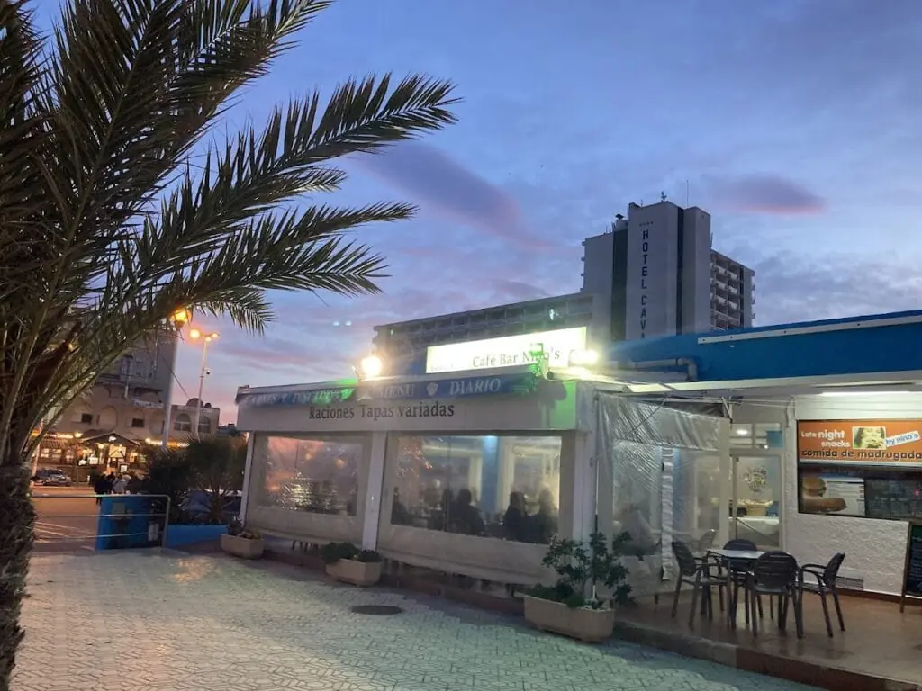 Fachada de Restaurante Nino's, Plaza del Cavanna, La Manga