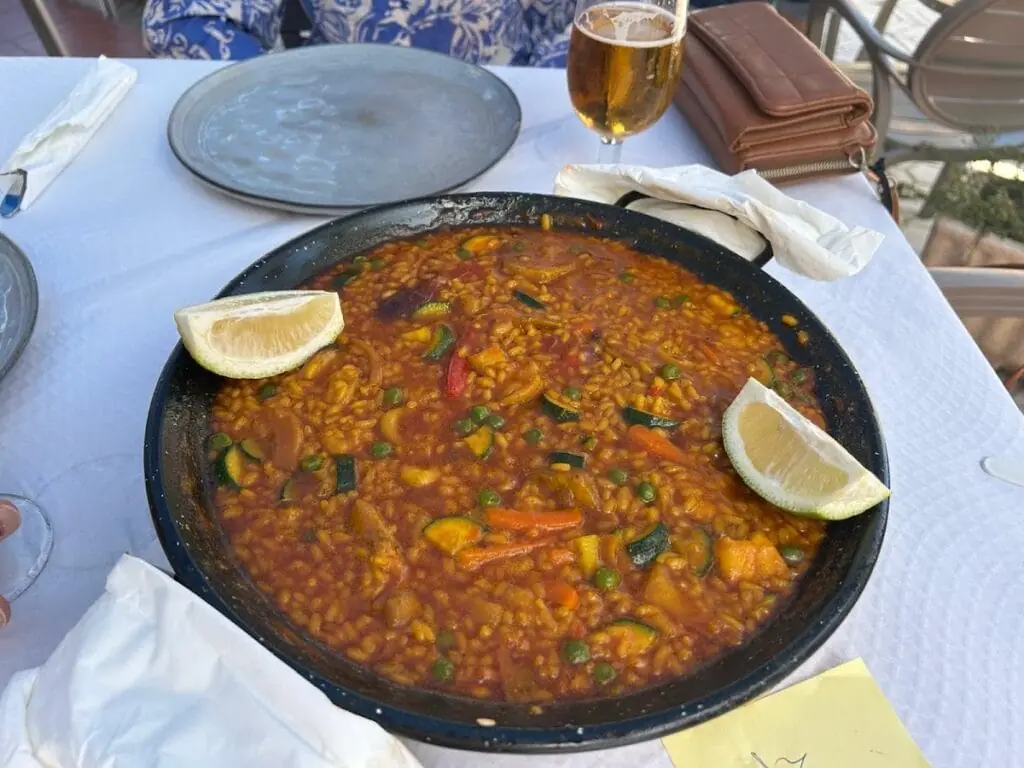 Terraza de Restaurante Nino's, Plaza Cavanna