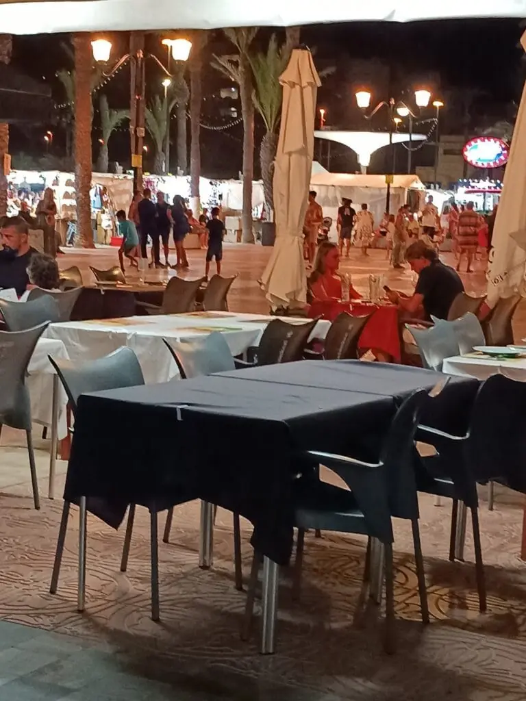 Terraza de Taste of India 2, km 3 La Manga