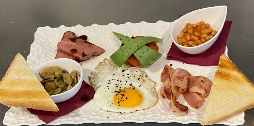 Plato de cocina mediterránea de Rincón del Chef, La Manga