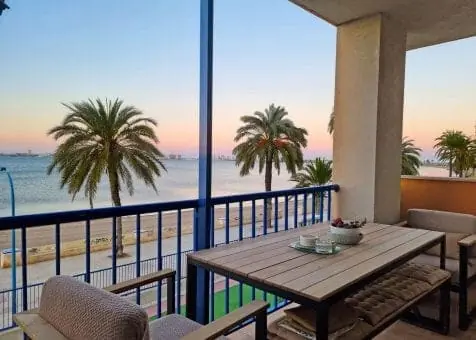 Paseo marítimo de Playa Honda junto a Shore House