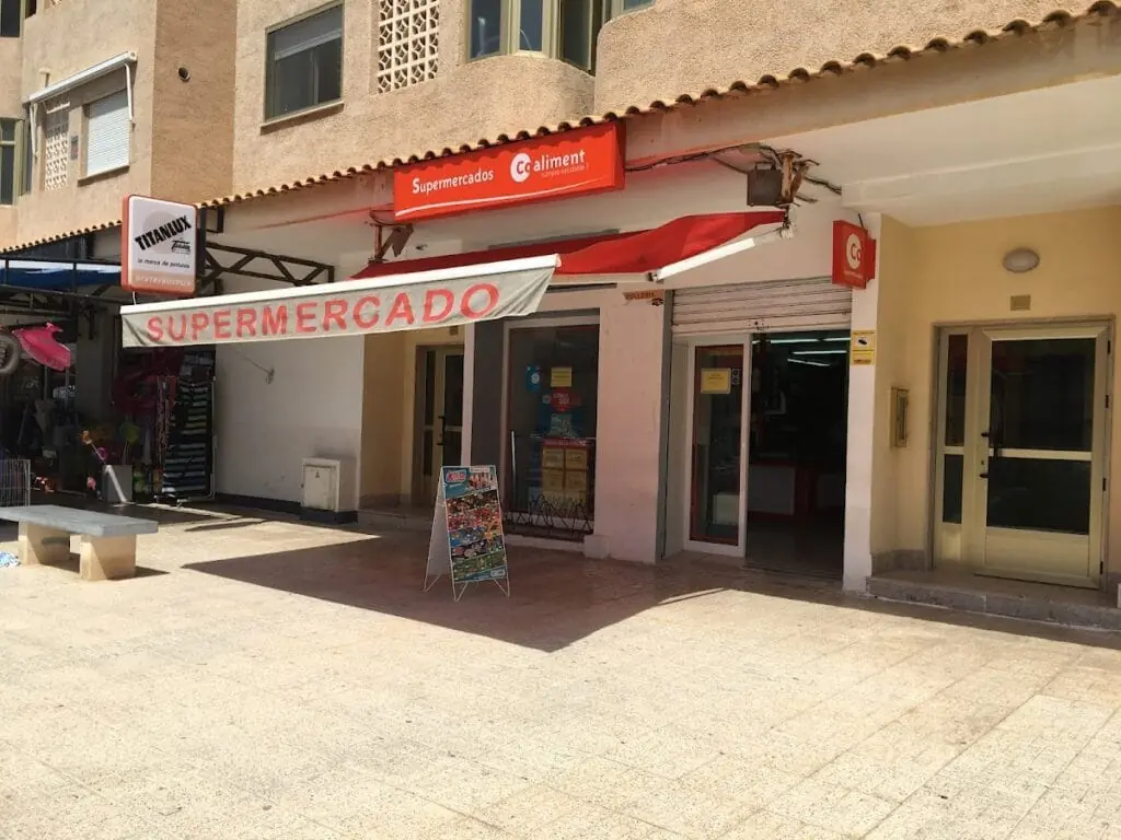 Fachada de Supermercado Coaliment en Ágata III, La Manga