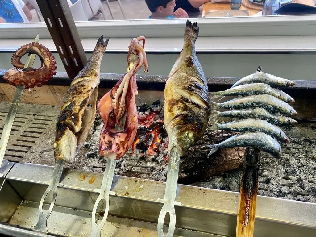 Pulpo servido en Restaurante Surfing, Las Sirenas