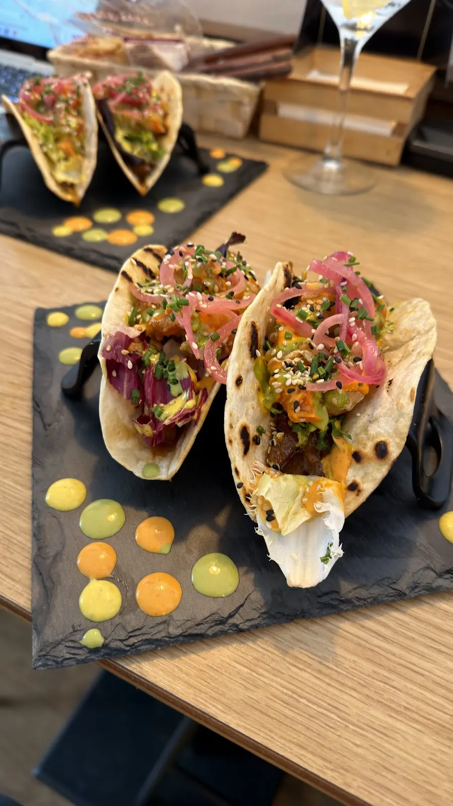 Tacos servidos en Taberna Siroco