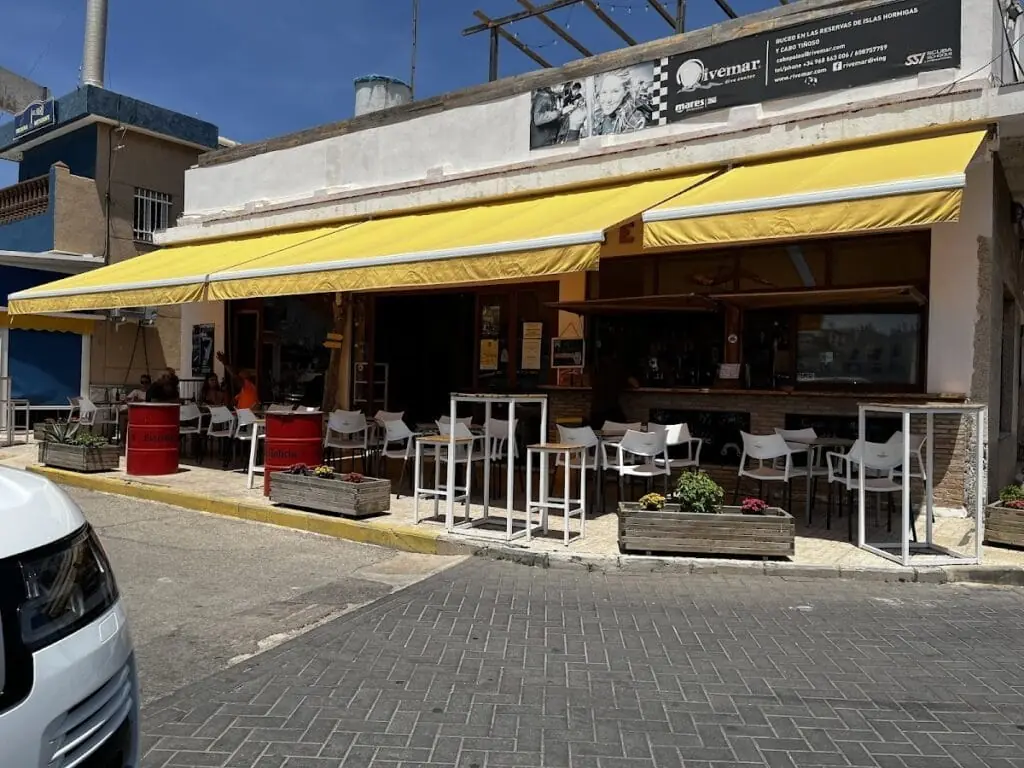 Terraza de Terraza Del Mar, junto al centro de buceo Rivemar, Cabo de Palos