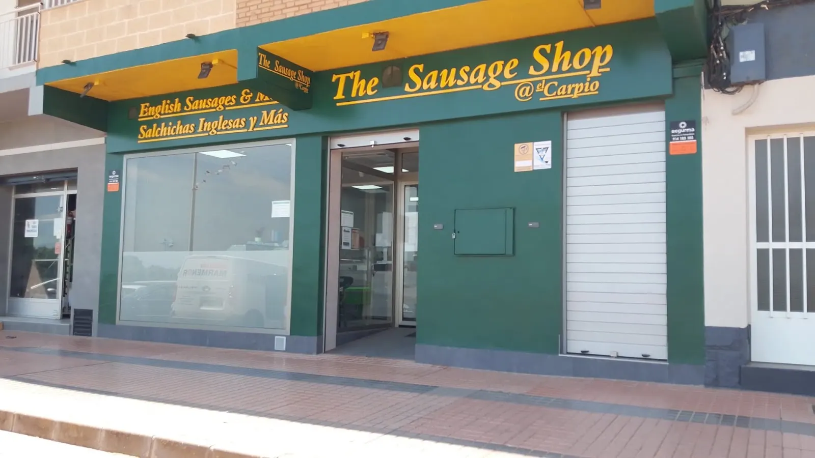 Fachada de The Sausage Shop en la Carretera de Cabo de Palos, Los Belones