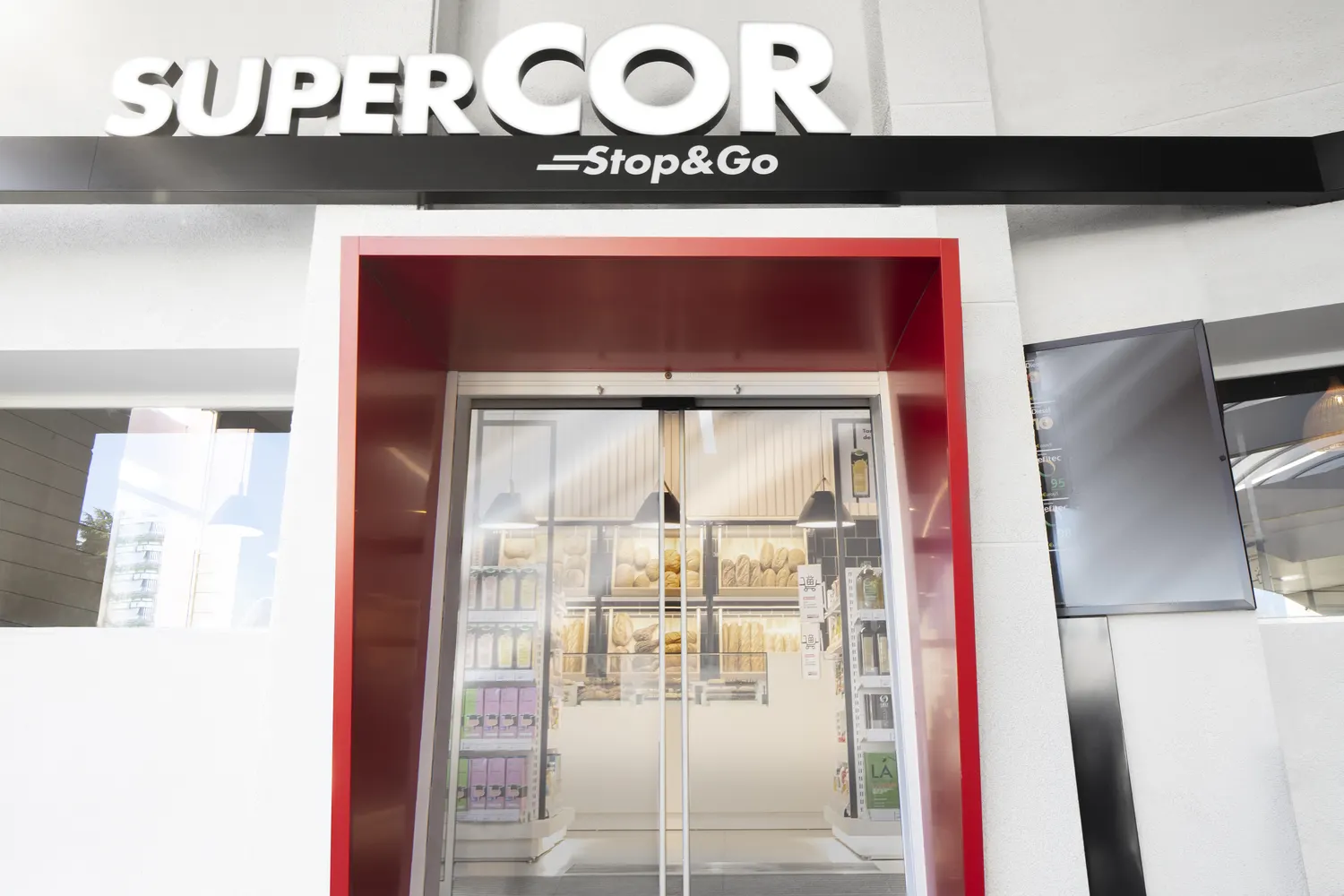 Interior de la Tienda Supercor Stop & Go, Cabo de Palos