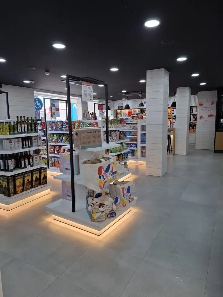 Estación de servicio Repsol con tienda Supercor Stop & Go, La Manga