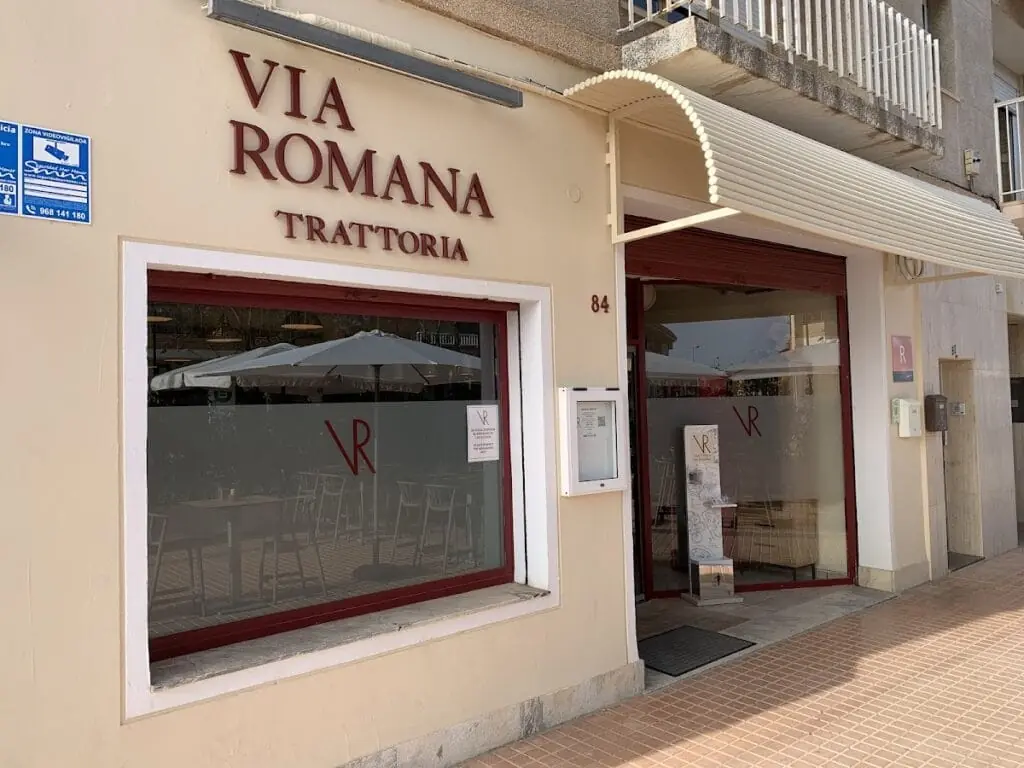 Fachada de Trattoria Via Romana, Calle Mayor, Los Belones