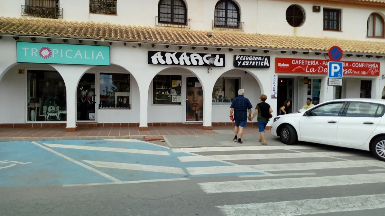Interior de la tienda Tropicalia en La Manga del Mar Menor