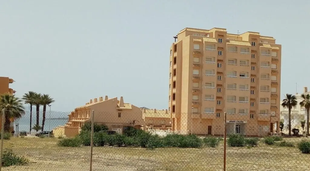 Edificio de apartamentos de Urbanización Bahía Cálida, km 8 de La Manga