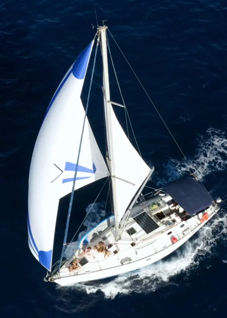 Velero Antídoto navegando frente a Cabo de Palos