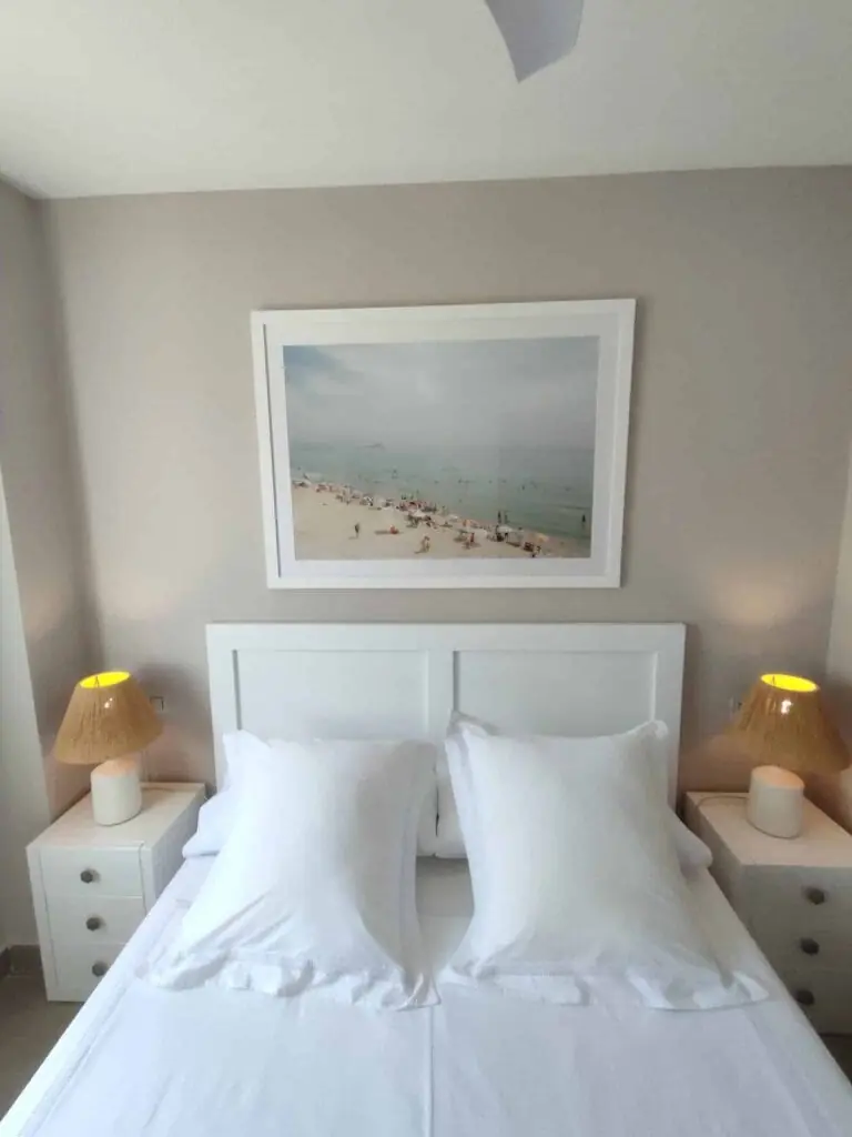 Dormitorio con vistas al mar de Veneziola Paraíso Apartment