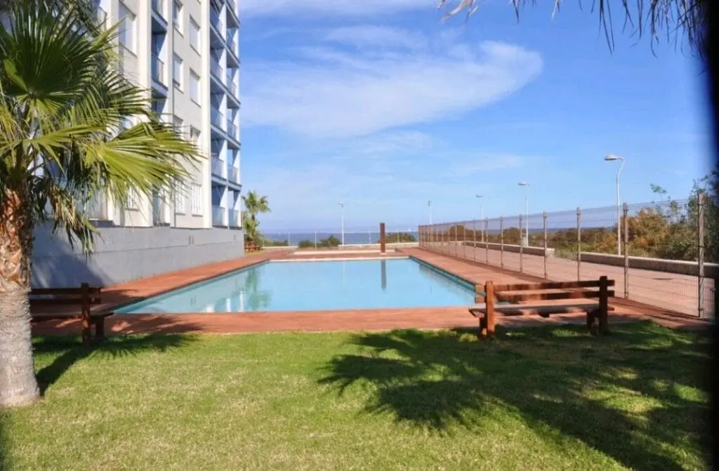 Piscina de la urbanización Veneziola Golf II en La Manga