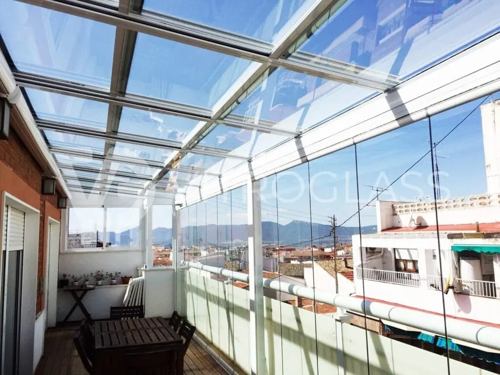 Detalle de cerramiento de Vitroglass La Manga