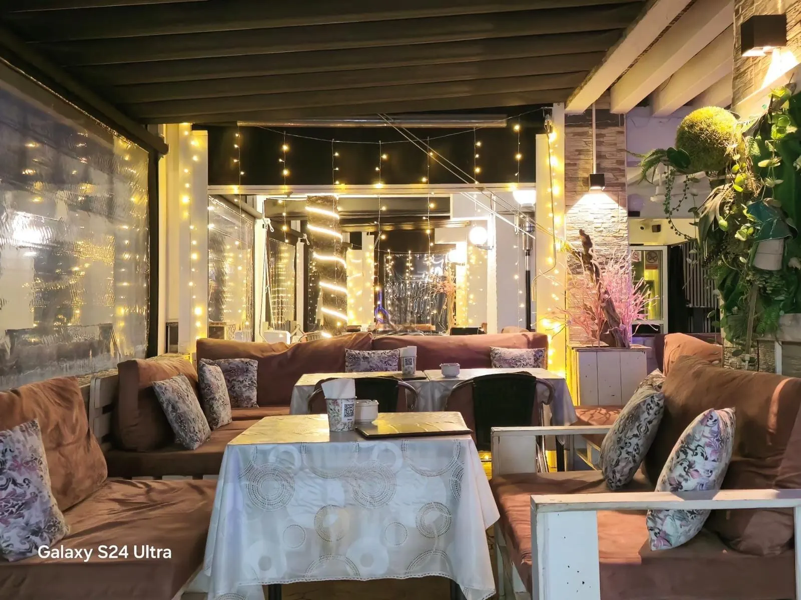 Mesa en terraza de White Diamond, Puerto Deportivo Tomás Maestre