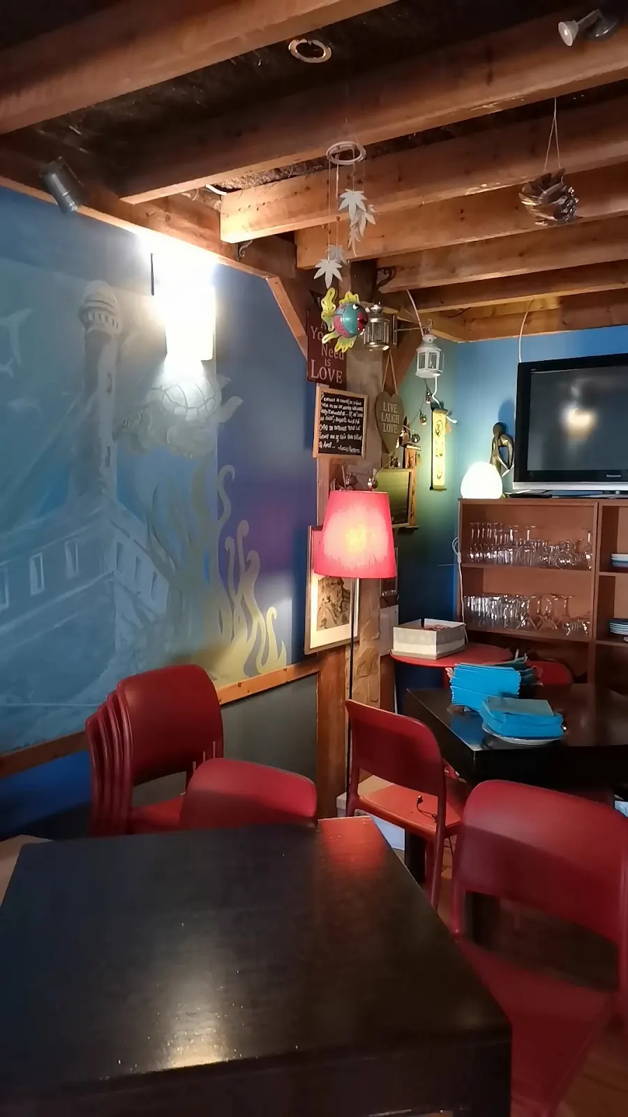 Interior decorado de Yemanjá, ambiente bohemio en Cabo de Palos