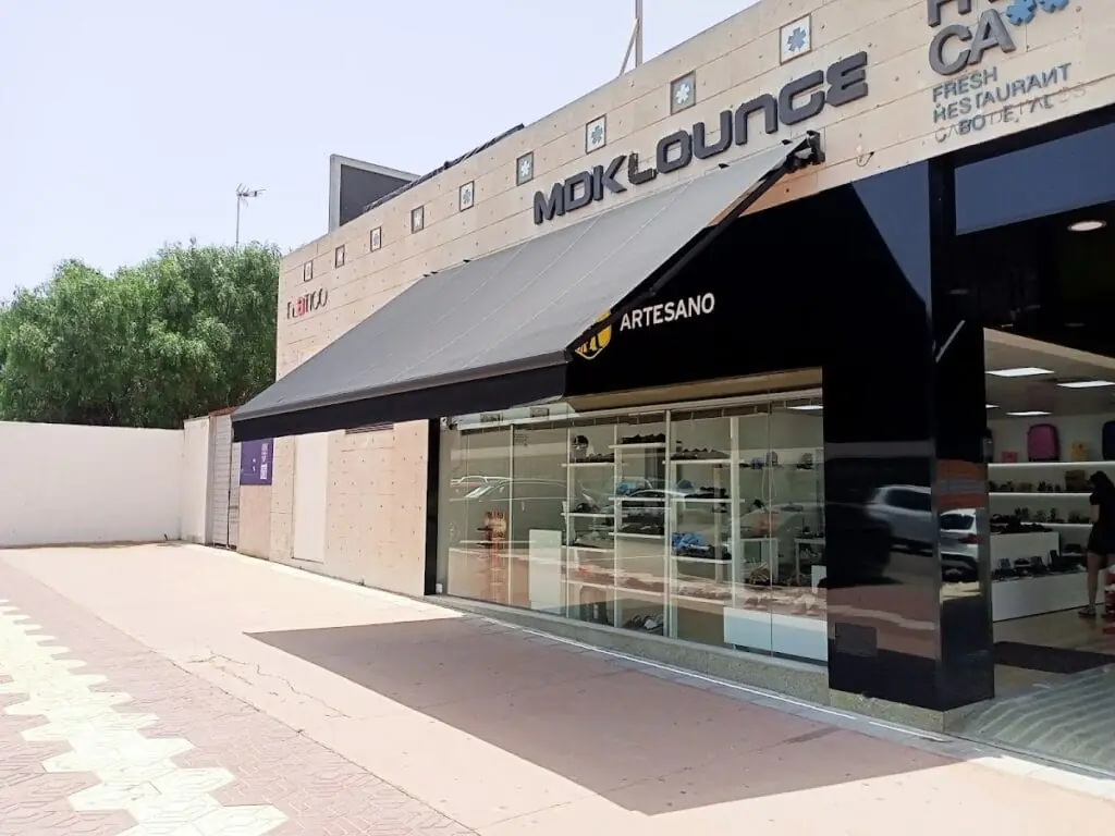 Fachada de Zapaterías Salvador Artesano, La Manga