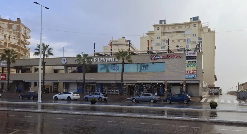 Zoco D’Levante – centro comercial con tiendas y restaurantes en La Manga
